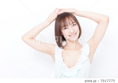 リラックスする女性 リラックスする女性 7017775