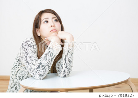 若い女性 悩み 若い女性 悩み 7019227