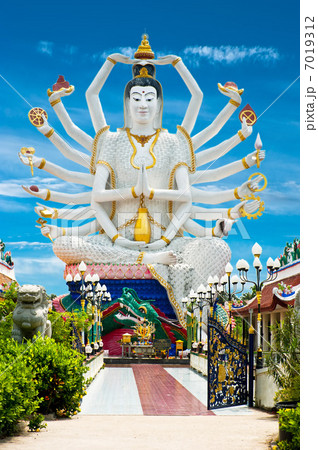 Statue of eighteen arms Buddha Cundi Bodhisattva Statue of eighteen arms Buddha Cundi Bodhisattva 7019312