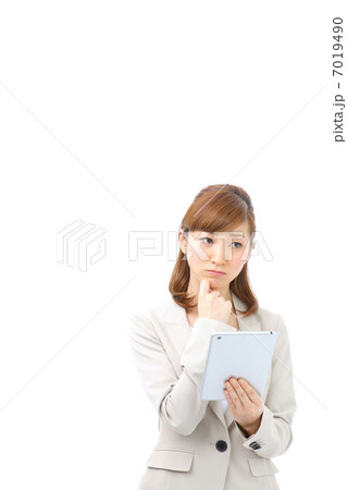 iPadminiを持って困るビジネスウーマン 7019490