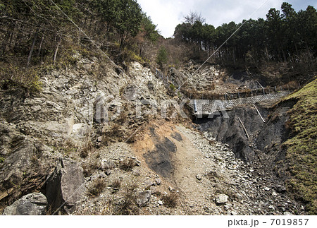中央構造線の露頭 活断層 月出の中央構造線 イメージ素材 中央構造線の露頭 活断層 月出の中央構造線 イメージ素材 7019857