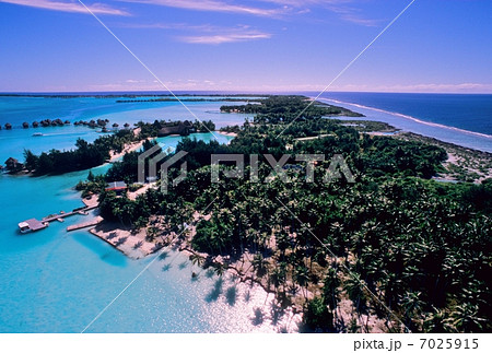 ボラボラ島空撮５ 7025915