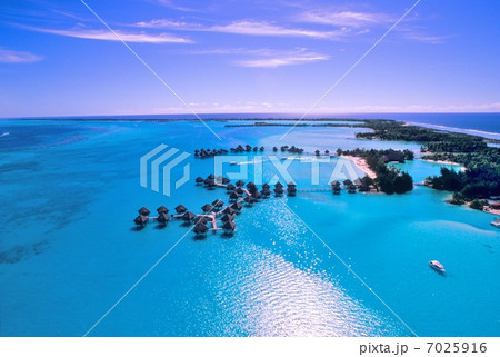 ボラボラ島空撮６ 7025916