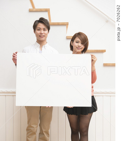 メッセージボード　若いカップル 7026262