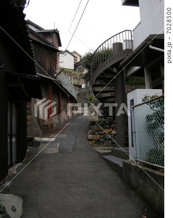 路地と坂道の島　男木島 7028500
