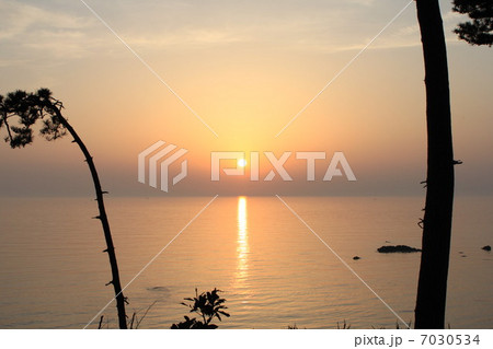 夕日の日本海 7030534
