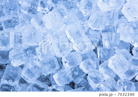 氷 7032390