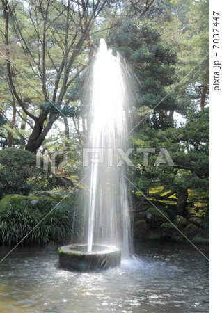 春の兼六園(噴水) 春の兼六園(噴水) 7032447