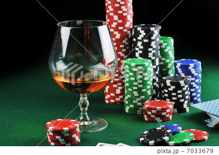 drink and playing cards 7033679