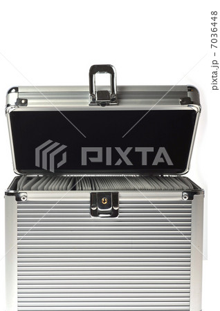 small metal box small metal box 7036448