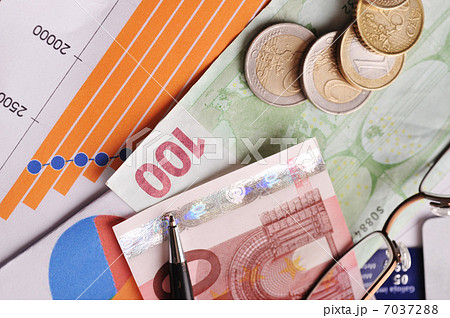 glasses and money 7037288