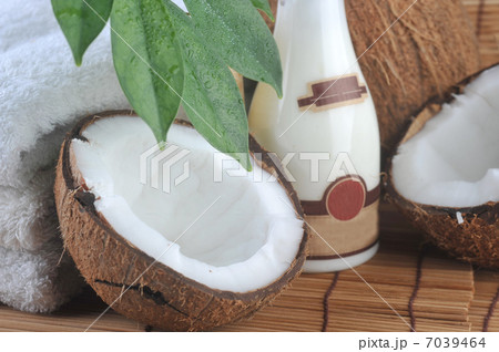 Coconut and massage oil Coconut and massage oil 7039464