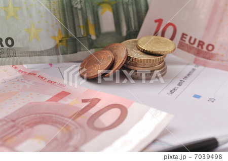 money on table 7039498