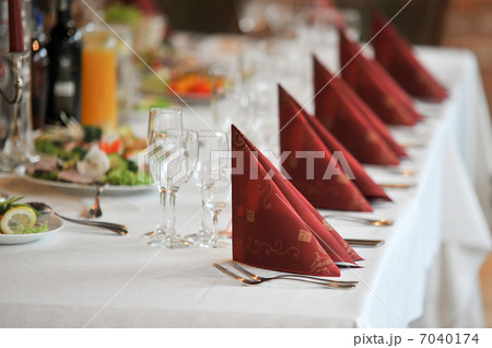 table with food and drink 7040174