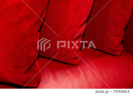 three red pillow 7040663