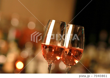酒　ワイン　ロゼ　バーイメージ　ワインイメージ　ナイト 7040861