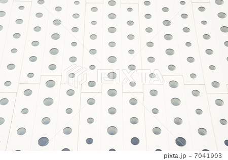 金沢海みらい図書館の外壁面【横】 7041903