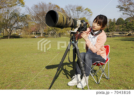 望遠レンズと若い女性 望遠レンズと若い女性 7043816