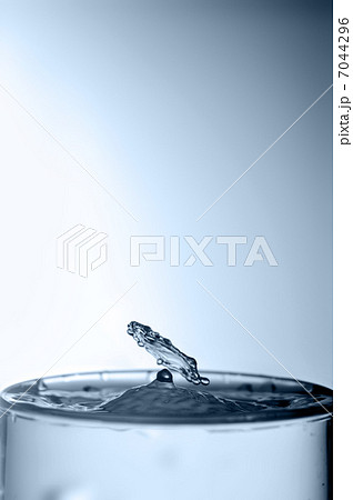 Water splash drop 7044296