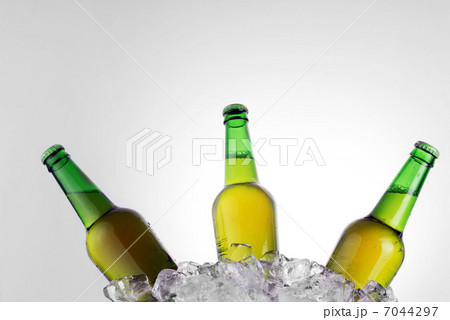 green bottles 7044297