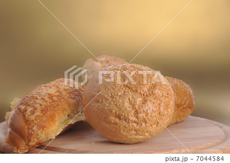 fresh baked bread 7044584
