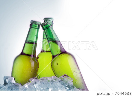 green bottles 7044638