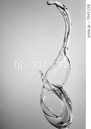 water splashing 7045158