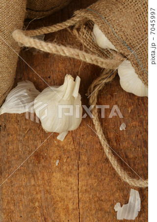 ripe garlic ripe garlic 7045997