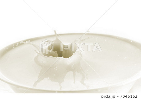 plate with milk 7046162