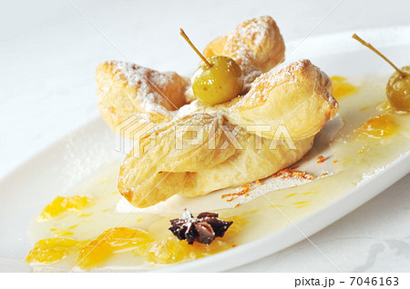 cake with syrup 7046163