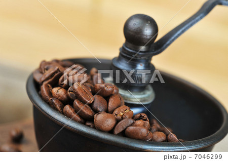 Manual coffee grinder 7046299