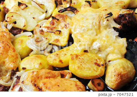 chicken with potato 7047521