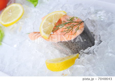 red fish on ice 7048643