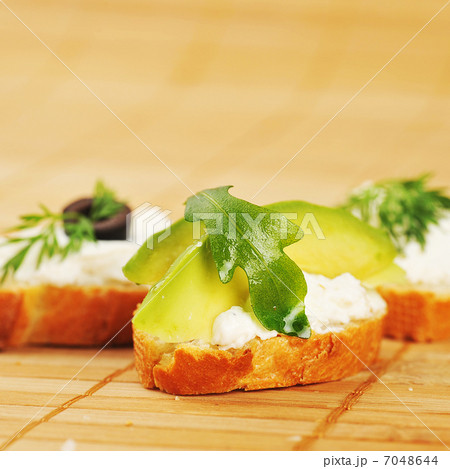 sandwich of toasted bread 7048644