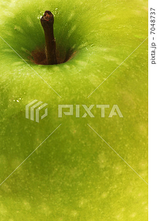 green apple 7048737
