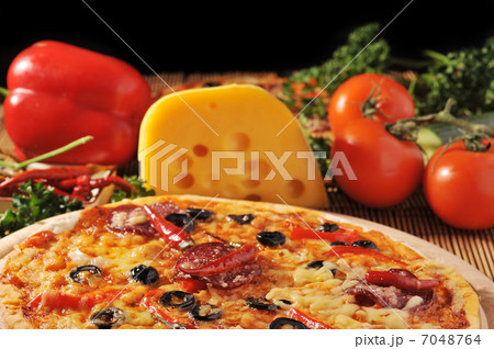 pizza with cheese 7048764