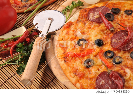 pizza with cheese 7048830