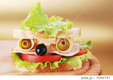 sandwich looks like face sandwich looks like face 7049747