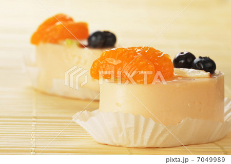 Small cakes Small cakes 7049989