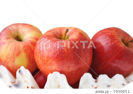 red apples 7050051