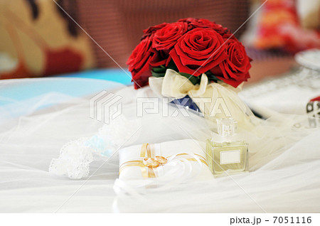 perfume and wedding rings 7051116