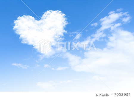 ハートの雲のイラスト素材 [7052934] - PIXTA