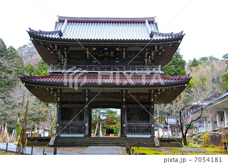 林泉寺の「山門(二重門)」（新潟県上越市中門前） 7054181