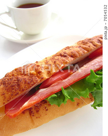 ＢＬＴサンドとホットドリンク 7054532