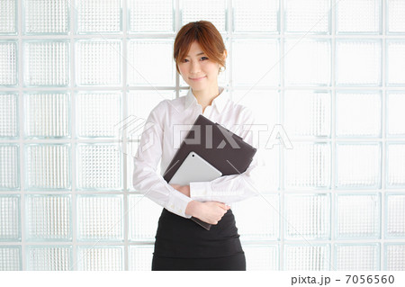 ビジネスウーマン 7056560