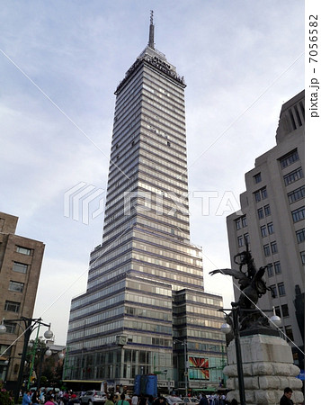 メキシコの首都メキシコシティにあるラテンアメリカ・タワー 7056582