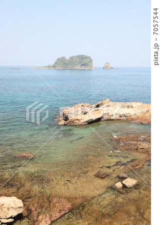 汐吹崎より手石島の眺め 7057544