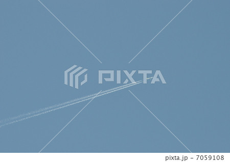 快晴に一筋　ひこうき雲 7059108