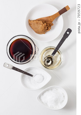 和食の基本調味料さしすせそ 7059723