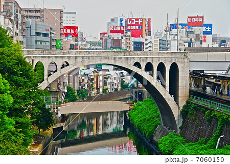 御茶ノ水駅近くの「聖橋」（千代田区・文京区／東京都）の写真